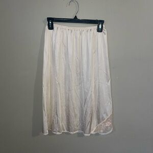 Vintage JcPenney women’s lace trimmed modest slip size M